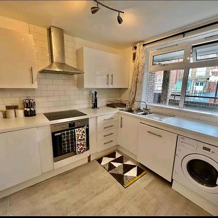 Lovely 2Br Suite In Bow, E3 伦敦 外观 照片