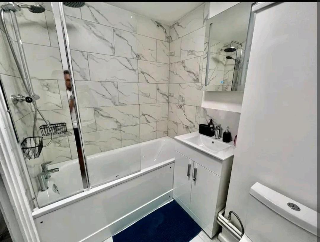 Lovely 2Br Suite In Bow, E3 伦敦 外观 照片